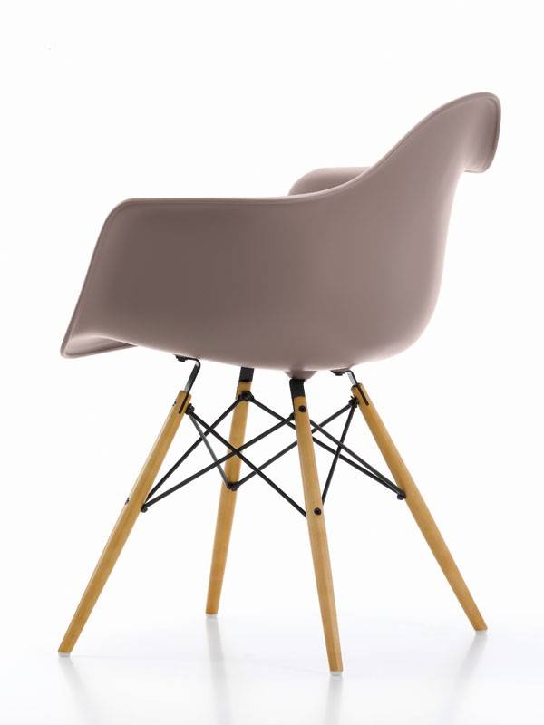 DAW : Les Plastic Armchairs iconiques pour votre intérieur à Lyon