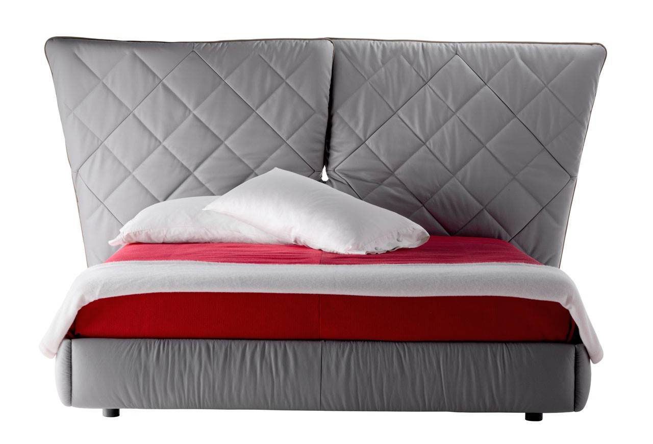 Lelit : Lit design flexible en cuir par Paola Navone chez Arrivetz Lyon
